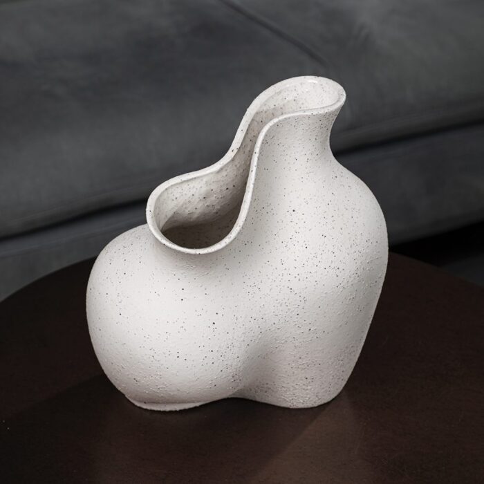 Vaza alba din ceramica still Art Nouveau forma aparte dimensiuni 23x18x26 cm Athea Blanc brand ourplace in decor pe o masa