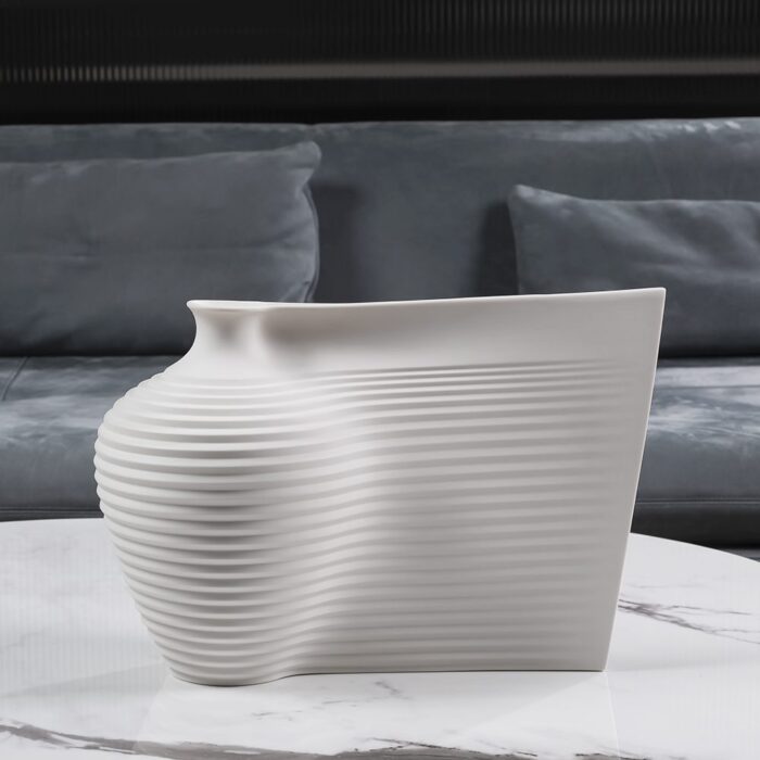 Vaza alba din lut stil modern minimalist decor gri pe masa din marmura White Dune 42x20x27.5 cm brand ourplace